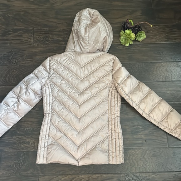 Michael Kors Puffer - Picture 3 of 4